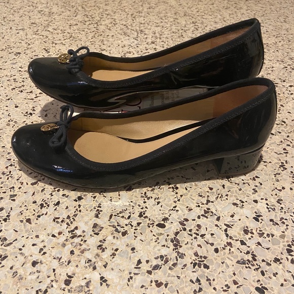 Tory Burch Chelsea Bow black patent leather heels - Picture 3 of 5